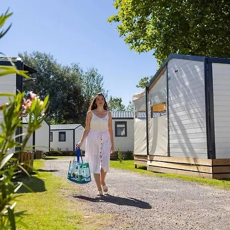 Camping 4 Etoiles - Parc Aquatique - Eeibgd * Royan