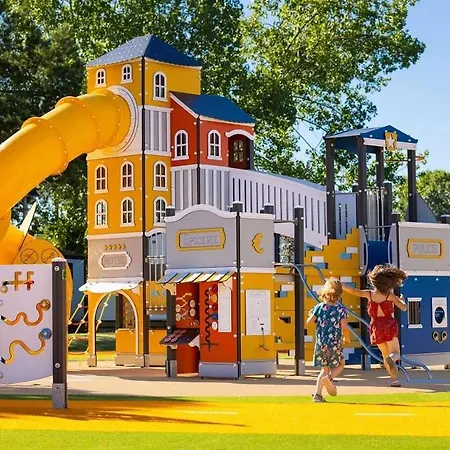 Campsite Camping 4 Etoiles - Parc Aquatique - Eeibgd *