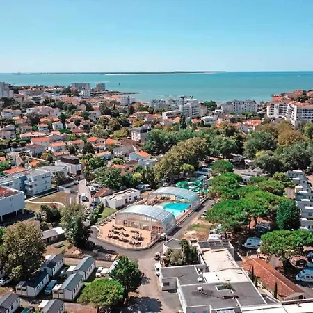 Camping 4 Etoiles - Parc Aquatique - Eeibgd * Royan